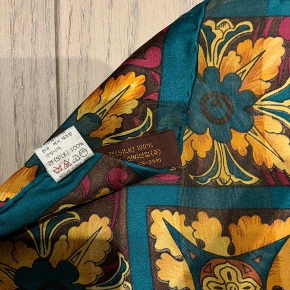 Vintage Hardy Amies London Square Scarf - Picture 4 of 14